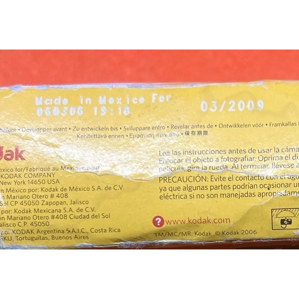 NEW  Kodak Power Flash Disposable 35mm Film Camera (27‎ Exposures) 03-2009 Box